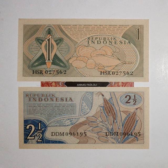 (Dapat 2 Lembar) Paket uang kuno 1 rupiah dan 2½ rupiah sandang pangan tahun 1961 &amp; Tahun 1960