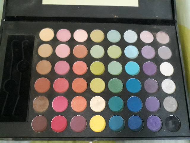 PAC eyeshadow palette