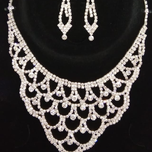 Set perhiasan wedding anting dan kalung