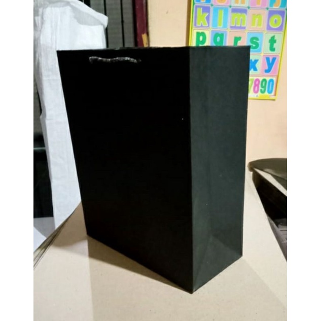 

tas paperbag/goodie bag/tas hajatan/tas kado black matte elegan dan mewah ukuran 20x10x25