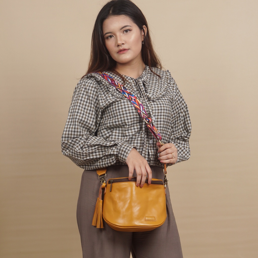 Camelia Tas Selempang Wanita kulit Asli Sling Bag Leather Lecari