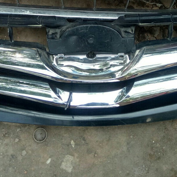 grill toyota innova 2010