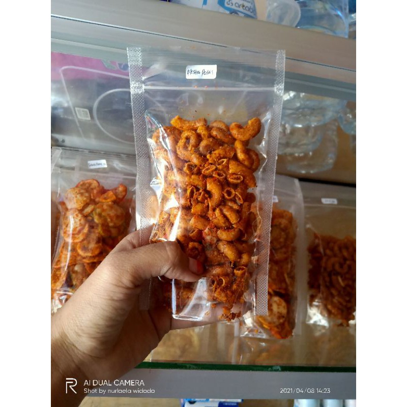 

cemilan viral otak otak basreng kerupuk dan makaroni sue