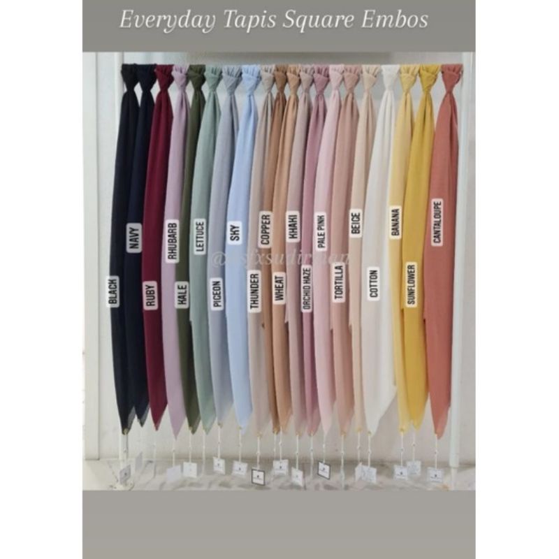 Tapis Square embos Buttonscarves embossed Black Navy