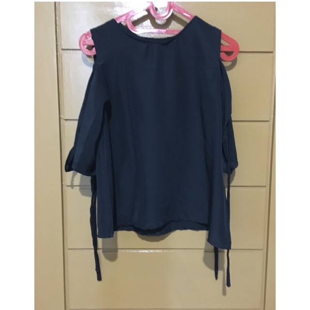 

Top black pita