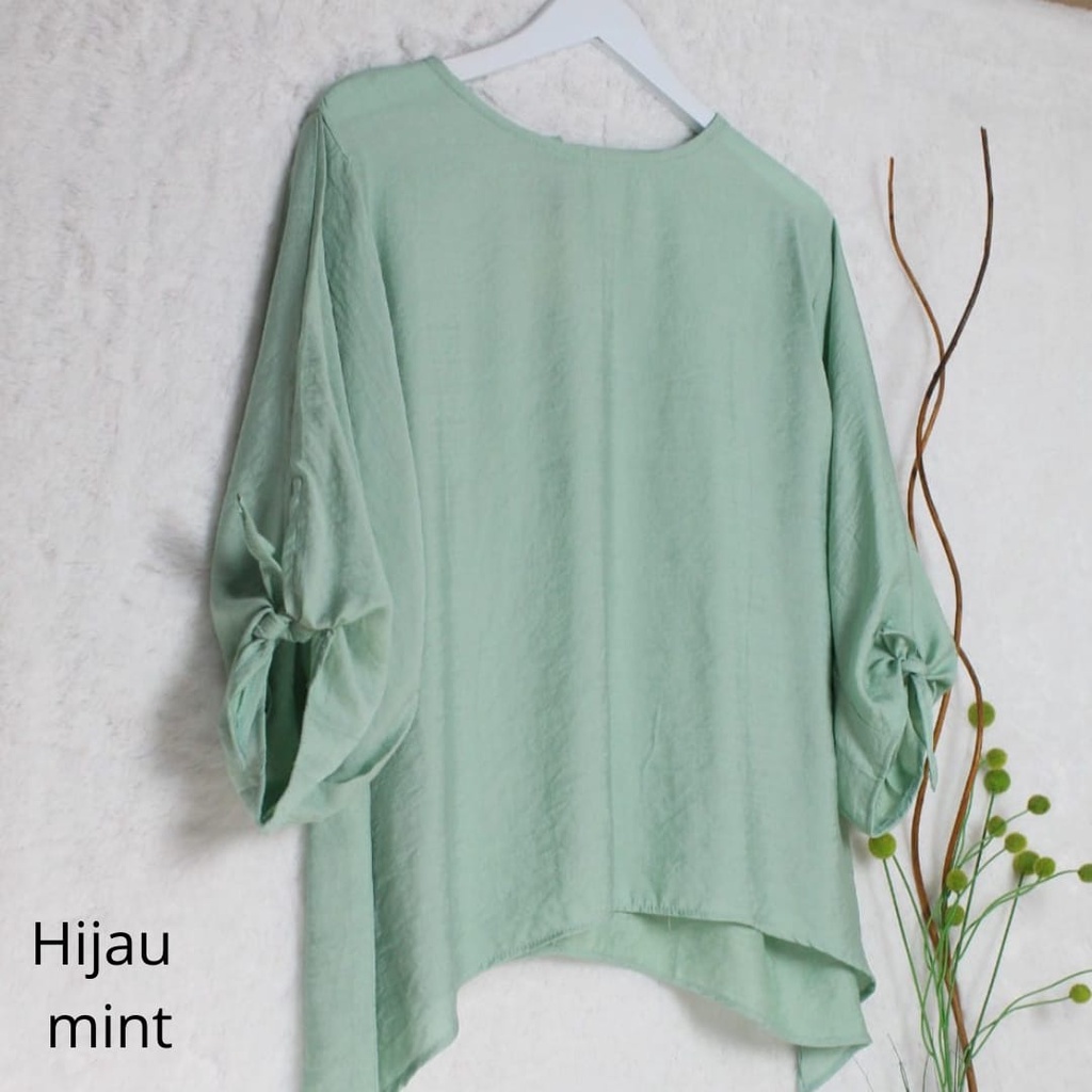 OZGE Atasan Blus Wanita Premium Terbaru Model Korea  Bahan Silky Import fit M to XL