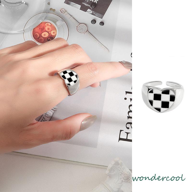 Cincin Kotak-kotak Geometris Cinta Hitam Dan Putih Cincin Fashion Wanita-Won