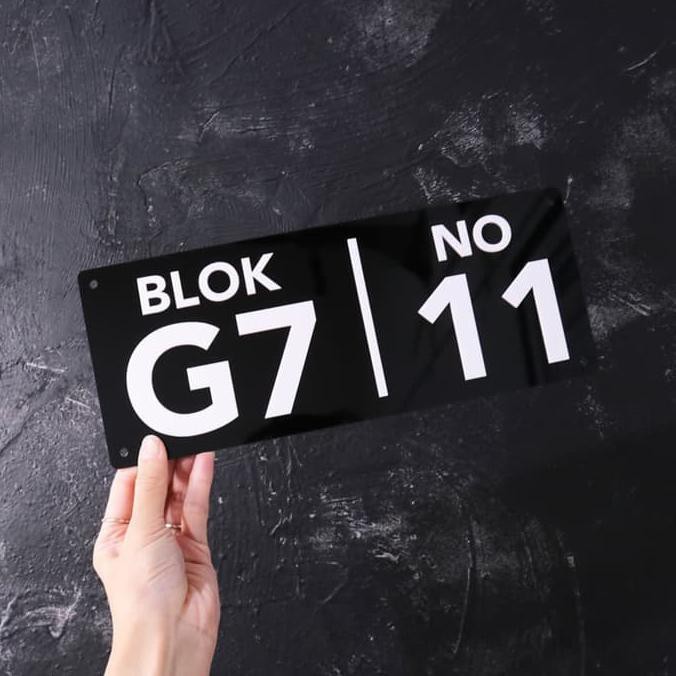 

Nomor Rumah Akrilik | 30 x 12 cm | NRM 03 - Dasar Hitam