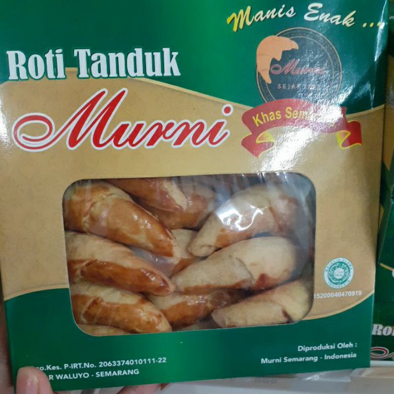 

Roti tanduk isi selai nanas