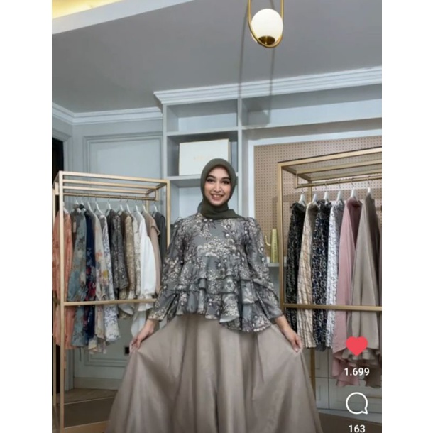 prelove cecilia blouse grey wearing klamby xl