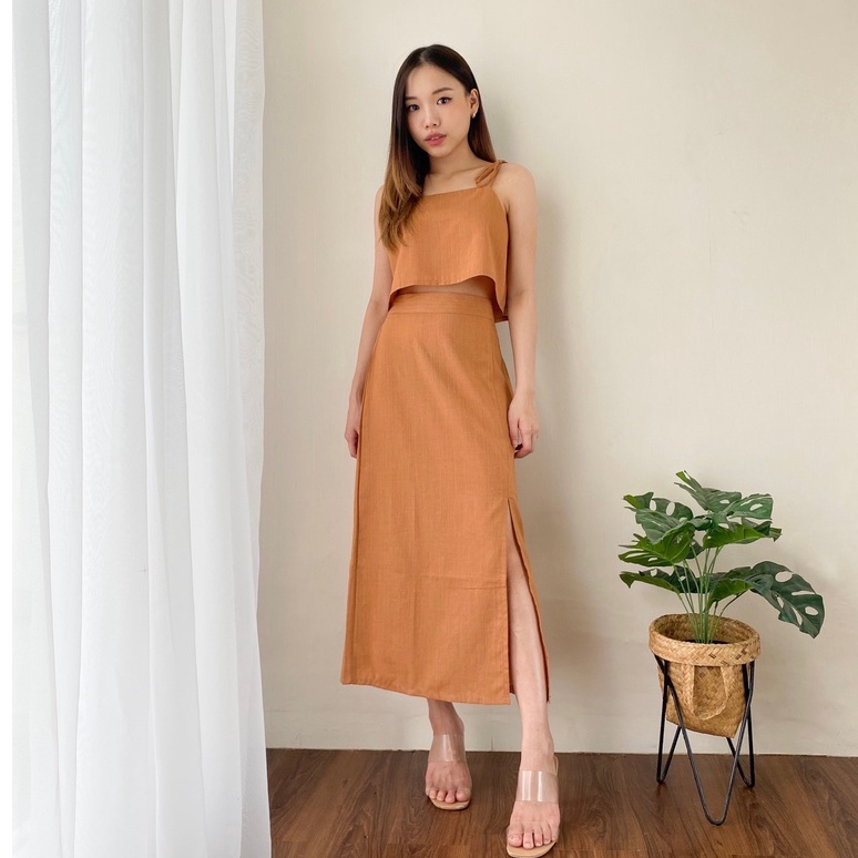 Clearance SALE  - LAFS Carryn Set Top And Skirt | Setelan Atasan Crop Dan Rok | Rok Slit Dan Atasan 