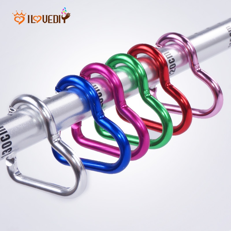 Klip Carabiner Bentuk Hati Bahan Aluminum Warna Acak Untuk Climbing / Travel