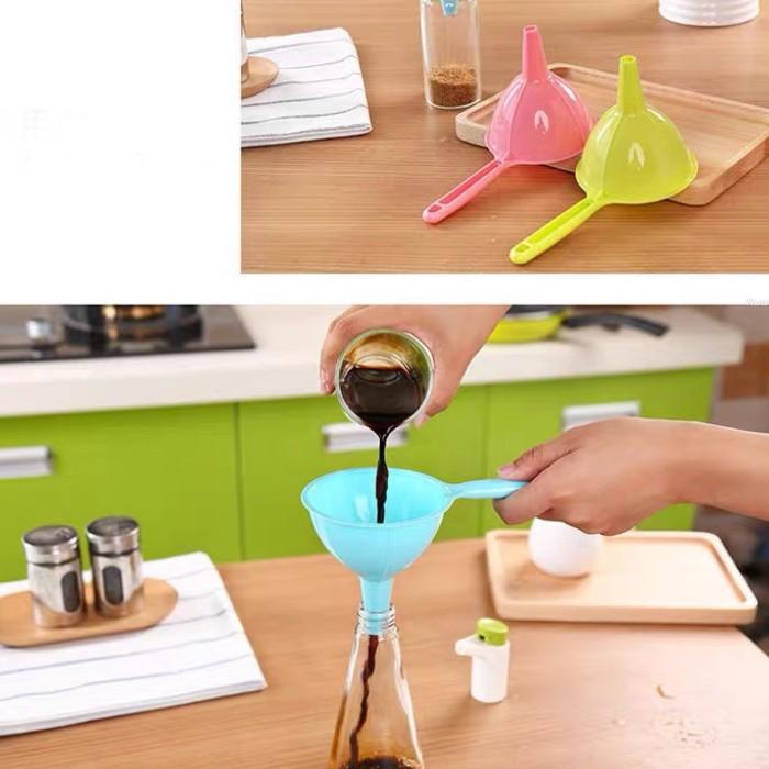 

Corong Gagang Corong Minyak Saos Kecap Bumbu Dapur Corong Serbguna Kualitas Terjamin