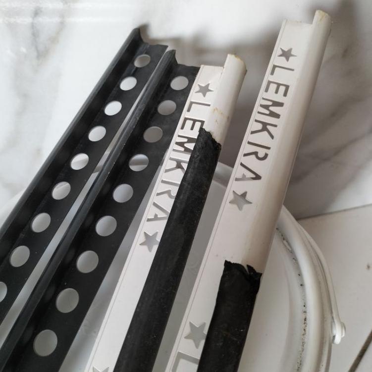 Murah Meriah LEMKRA Tile Trim PVC / kuku macan PVC Corner  2,4m