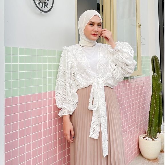 Lace Outer Ruffle Kamera / Outer Brokat Premium / Cardigan Lengan Serut