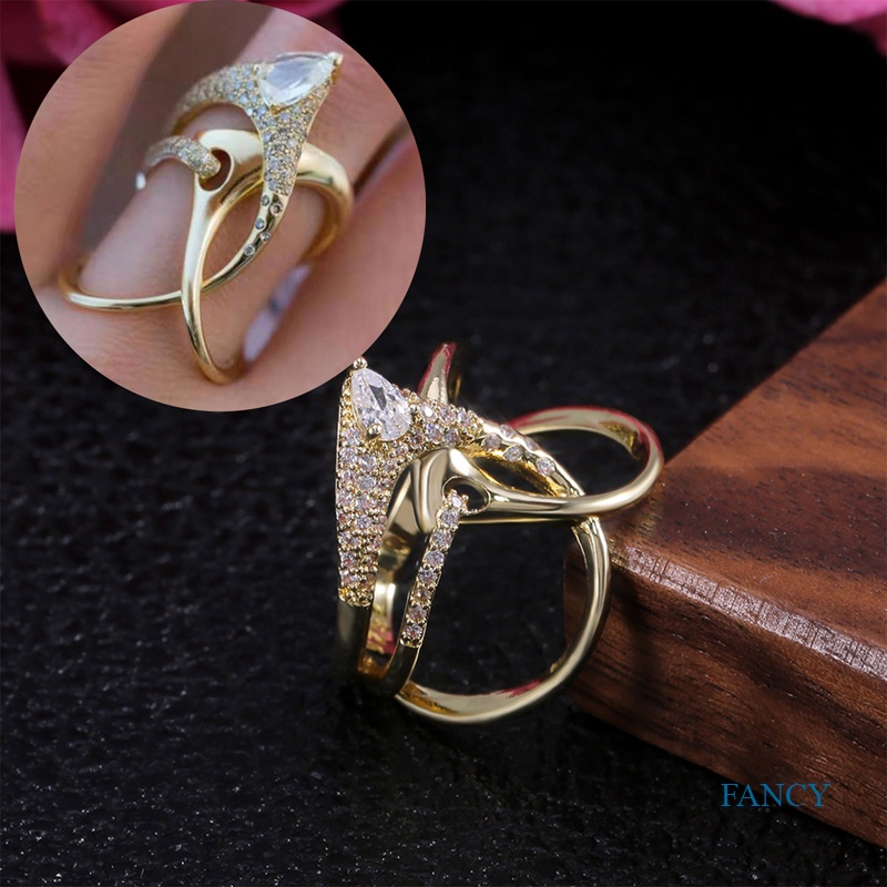 Perhiasan Cincin Bentuk Geometrik Warna Emas Bahan Zirkon Untuk Wanita