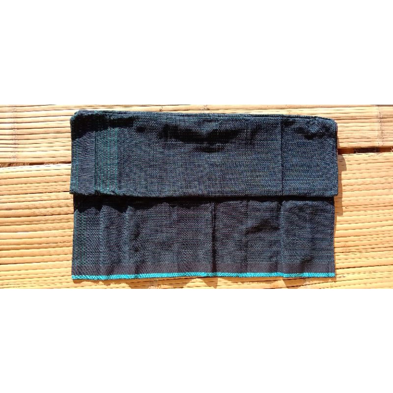 tenun suku Baduy (kain sarung tenun)