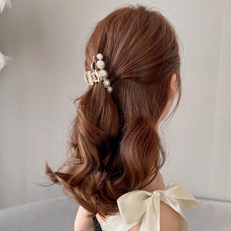 Jepit Rambut Bentuk Hiu Aksen Mutiara Imitasi Bahan Logam Gaya Korea Untuk Wanita