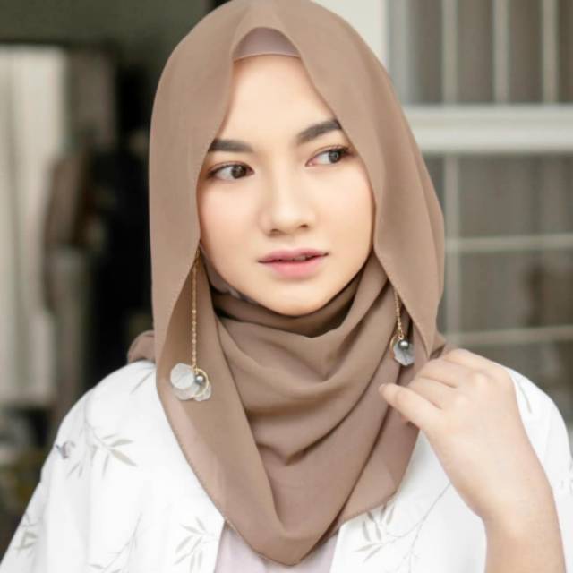 A11 Anting hijab juntai kerang pearl hitam