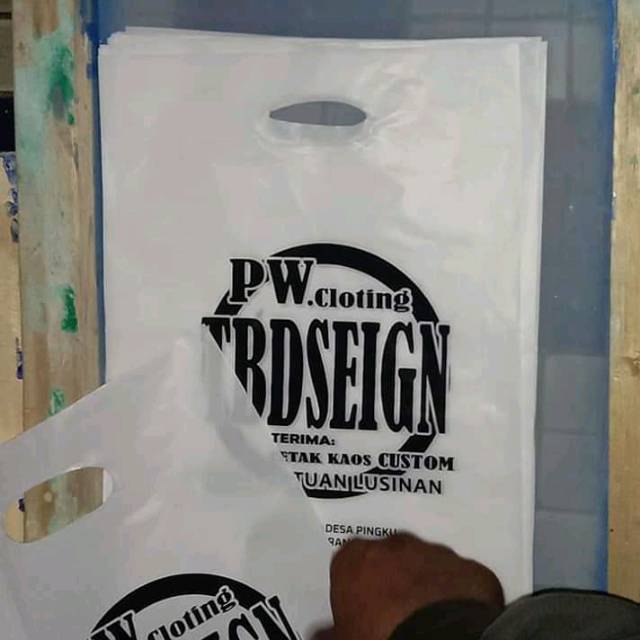 

Plastik plong 20x30 plus sablon isi 200pcs
