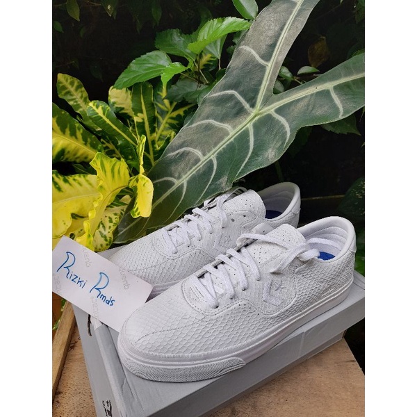 Converse L.Lopez White leather resmi pt map
