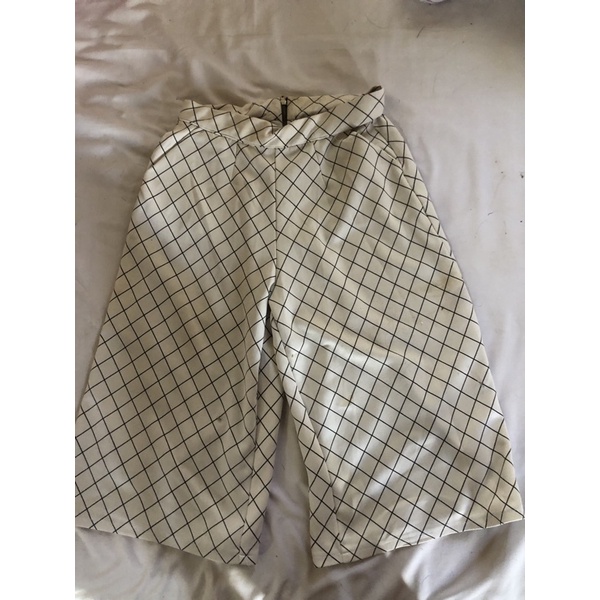 celana kulot tebal motif diagonal garis hitam putih
