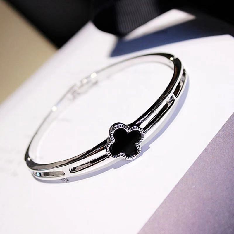 Gelang Emas Gelang Couple Titanium Anti Karat Untuk Wanita / Aksesoris Wanita Gelang Titanium Import