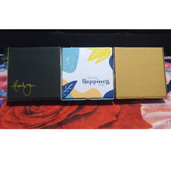 

Box hampers kotak kado 26x26x4