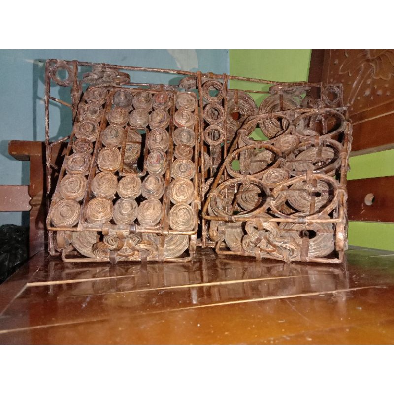Tempat tissue dan Aqua ( Kerajinan dari koran bekas )