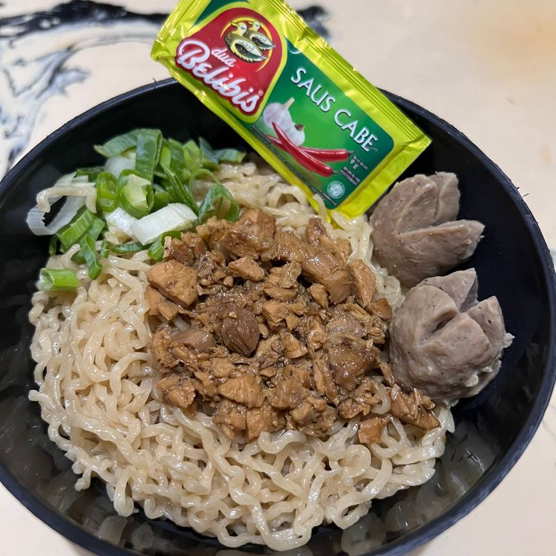 

mie ayam berkat 88 mie keriting super wangi gurih dan lezat halal 100persen dijamin suka