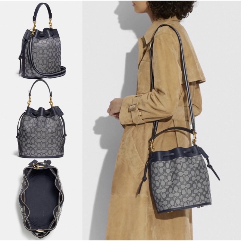 Coach Field Bucket Bag In Signature  (C3693)