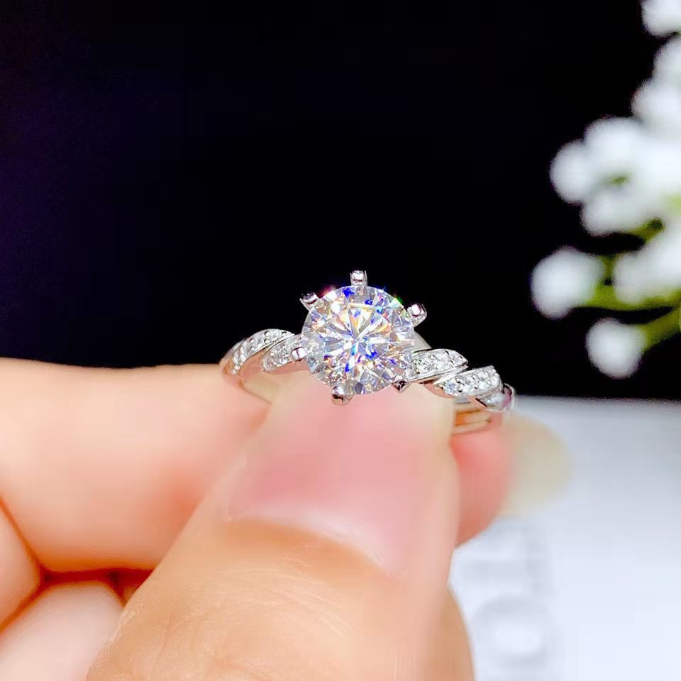 Cincin Kristal Berlian Bahan Titanium Steel S925 Silver Untuk Wanita