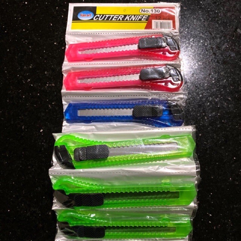 

[HARGA 12PCS] CUTTER WARNA KEMASAN RENTENG / PEMOTONG KERTAS