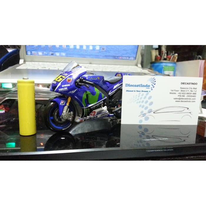Diecast Motogp - Diecast Ducati - Diecast New Ray Vespa Maisto Gp2015 Valentino Rossi #46 Skala 1:18