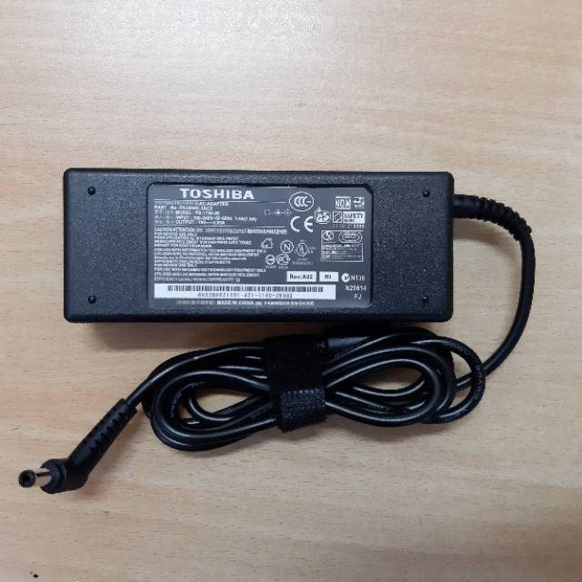 Adaptor Charger Original Toshiba Satellite L510 L310 L630 L700 A100 A105 U300 U305 M300 19V-3.9A 75W