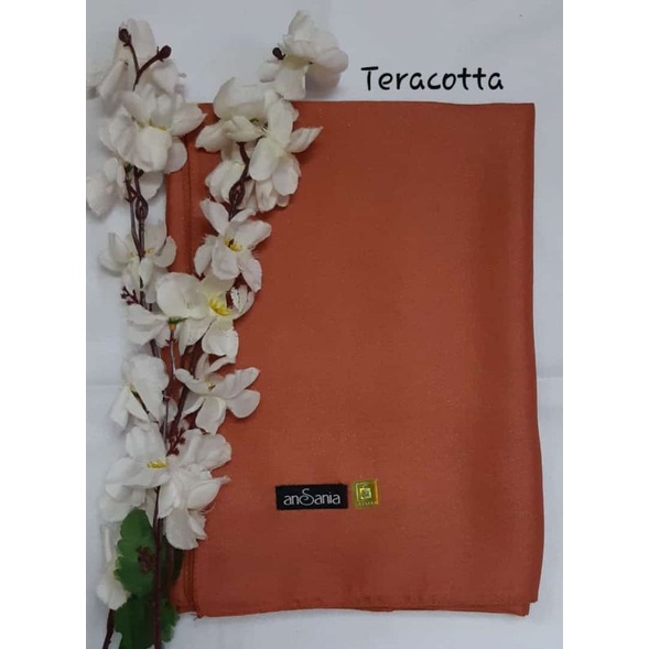 Hijab Jilbab Segi Empat Shinar Glowing Gliter merah bata Ansania Teracota