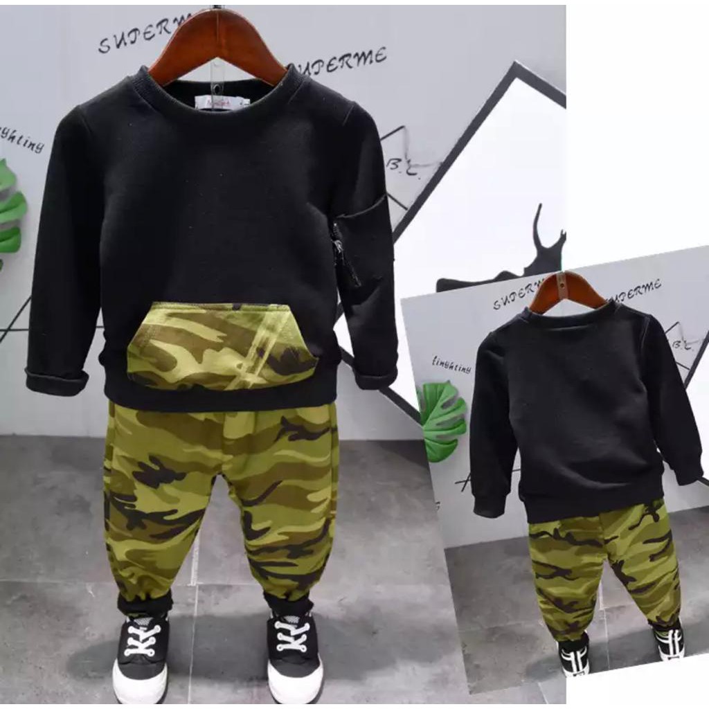 SETELAN ANAK SWEATER ANAK SETELAN ARMY BOY UMUR 1-5 TAHUN SETELAN SWEATER ARMY SETELAN ANAK LAKI LAKI BAJU ANAK LAKI LAKI SWEATER ANAK LAKI LAKI PAKAIAN ANAK LAKI LAKI BAJU ANAK TERLARIS BAJU ANAK MASA KINI SETELAN SWEATER TERBARU HAPPYSALE24