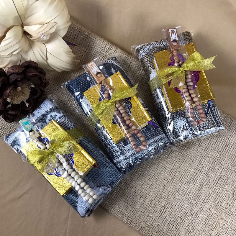 

Suvenir Sajadah Al Quran dan tasbih