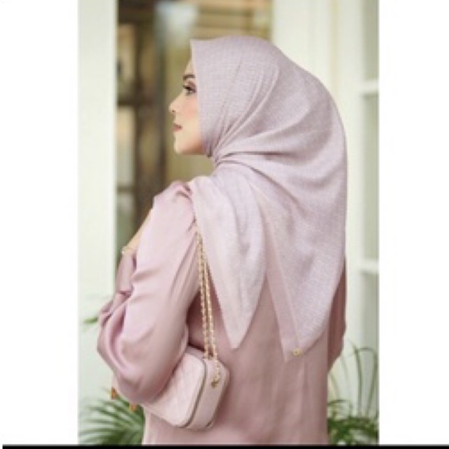 Preloved Buttonscarves Tapis tea Rose satin