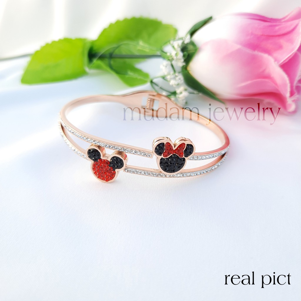 Gelang Bangle Titanium Minnie dan Mickey Merah Dengan Taburan Kristal Artifisial