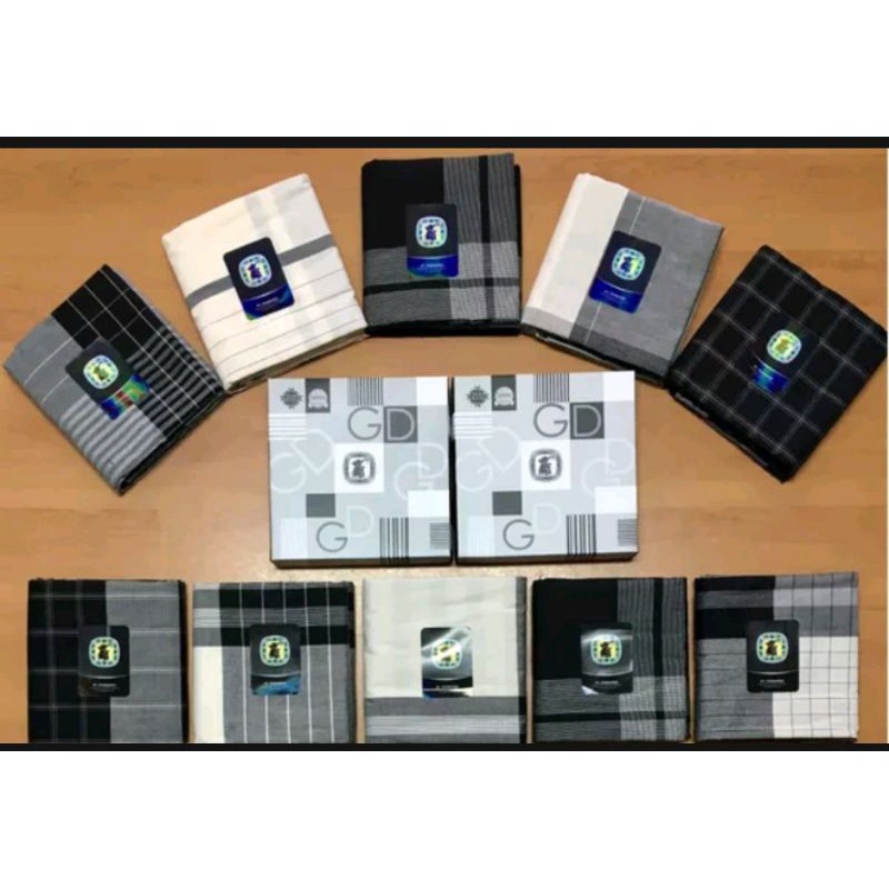 Sarung Gajah Duduk Black White