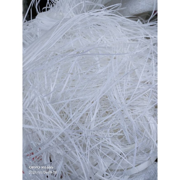 

Kertas cacah / kertas serut / kertas isian hampers 250g potongan halus 2mm putih