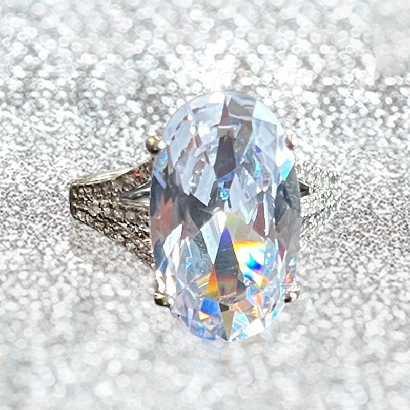Cincin Kristal Cubic Zirconia Bentuk Oval Warna Silver Untuk Wanita