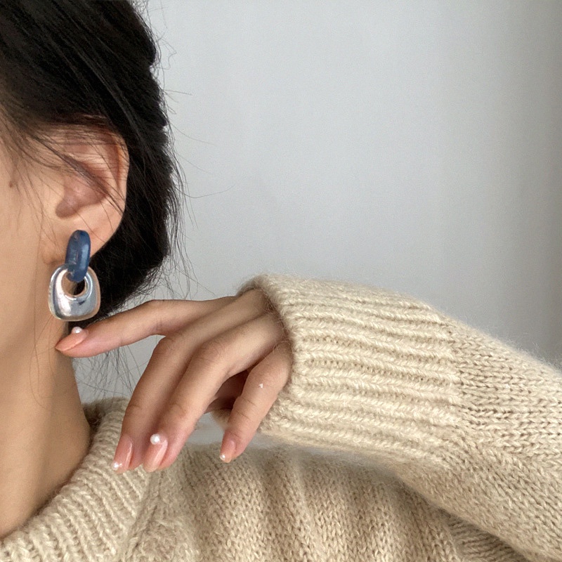 Anting Bahan Akrilik Warna Biru Dan Putih Transparan Untuk Wanita