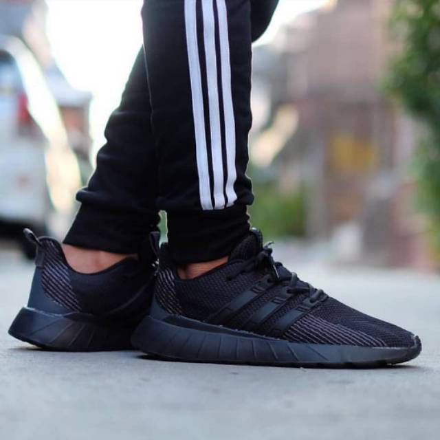 adidas questar flow black