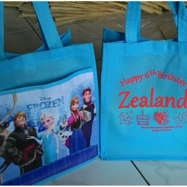 

TAS ULTAH PLUS SABLON NAMA ANAK
