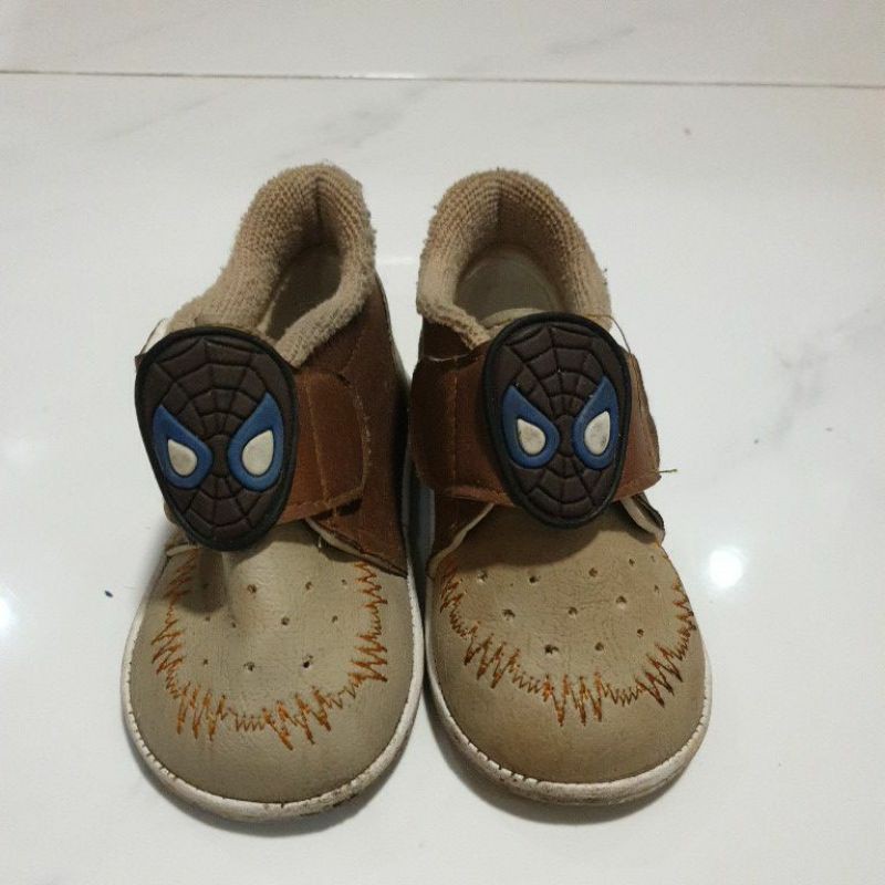 Preloved sepatu bayi size 20