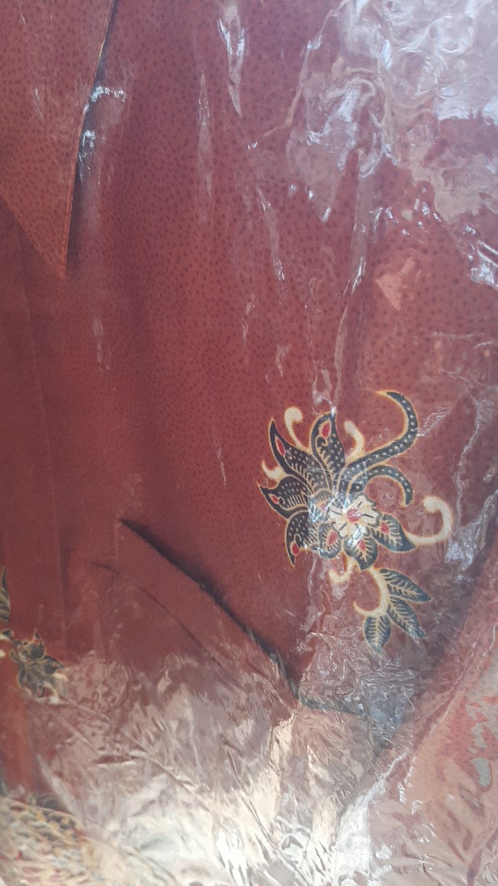 Kemeja Batik Semi Sutra Pria Lengan Panjang