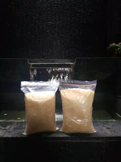 

Beras basmati kemasan 1kg beras dijamin bagus mengembang gampang menyerap bumbu