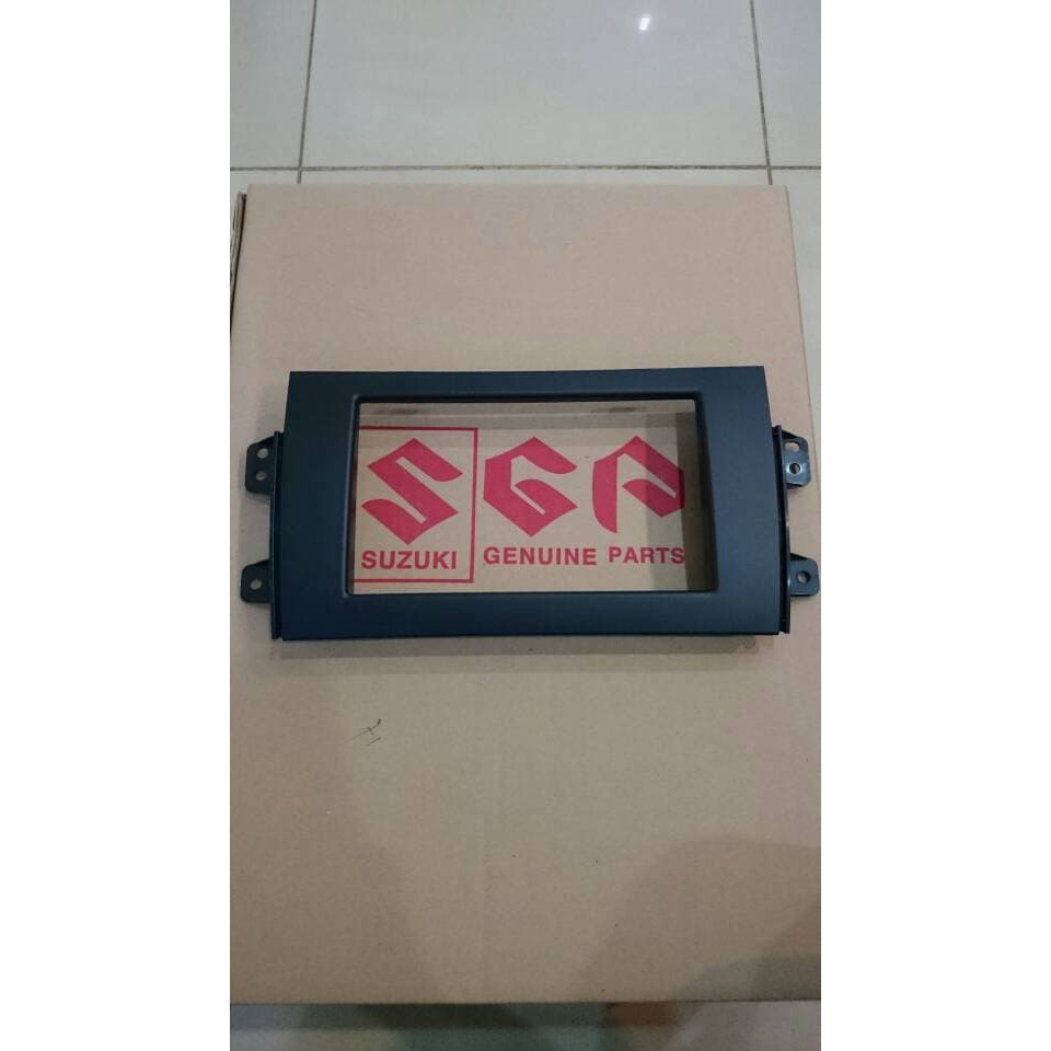 ROXYNDO ‐ FRAME TAPE PANEL HU SUZUKI SX4 X OVER ASLI SGP ORIGINAL SUZUKI LIMITED- AKSESORIS INTERIO-